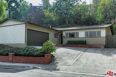 2nd image of 944 Oban Dr