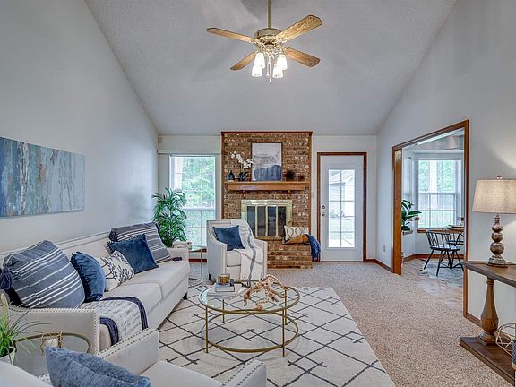 3rd image of 113 Briarcliff Dr