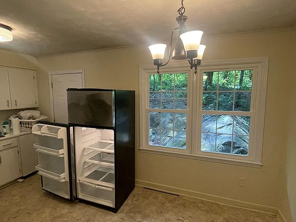 4th image of 408 Yardley Ct #A