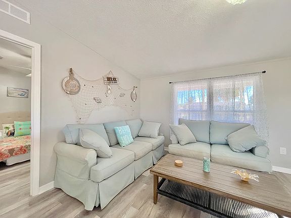 4th image of 367 Quinto Ln
