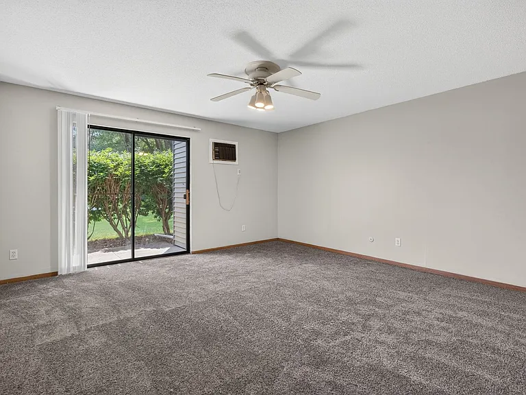 Willow Knolls Apartments — Photo 40