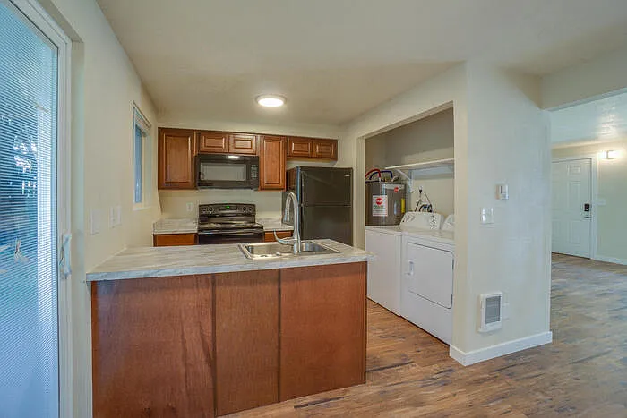 932 Simons St #932 — Photo 6