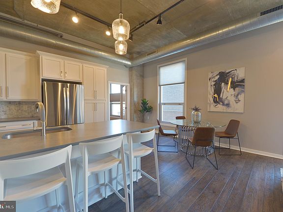 4th image of 113 N Bread St APT 3B6