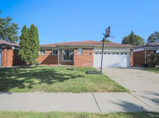 26118 Newport Ave, Warren, MI