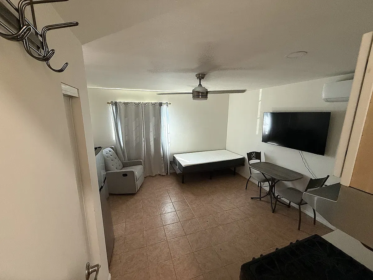 Studio, 400 sqft, $1,795 — Photo 2
