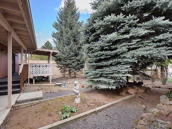 5th image of 1018 SE Laurelwood Pl