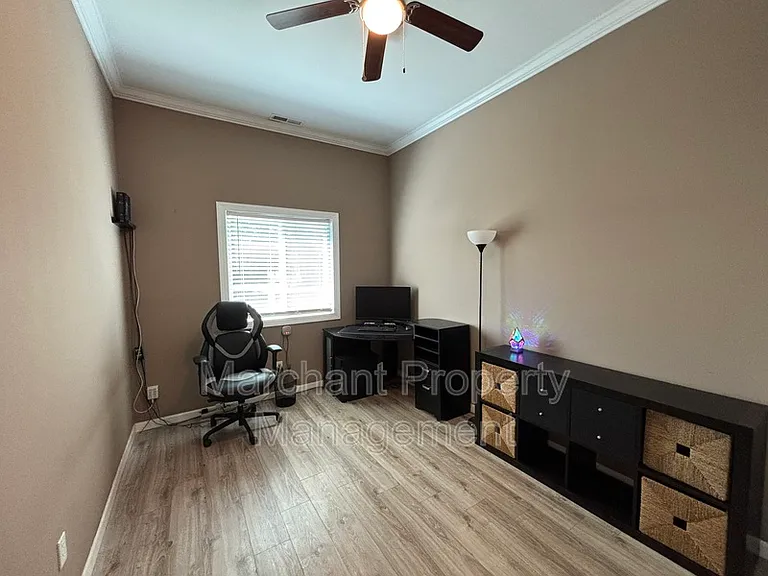 102 S 8th St — Photo 7
