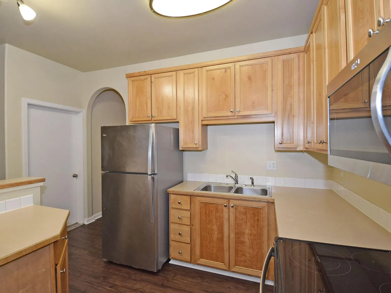 3 bed, 1420 sqft, $2,449 — Photo 3