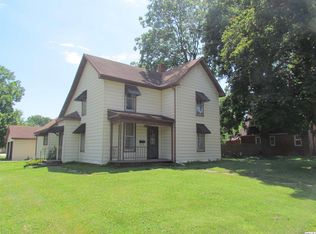 828 Buchanan St, Carthage, IL 62321