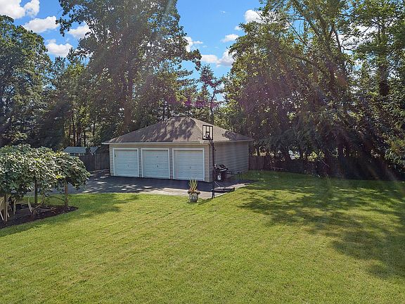 Aerial View of 3 Car Garage 
