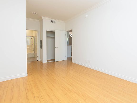 4th image of 7007 Glasgow Ave APT 205