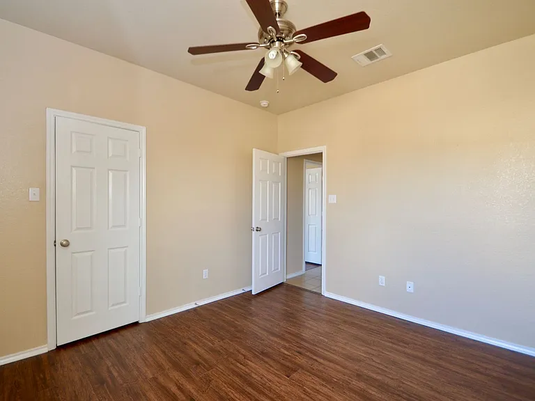 7300 Golden Oak Ln — Photo 15