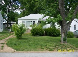 8305 Fay Dr, Saint Louis, MO 63134
