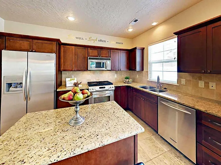 946 E Winding Creek Dr — Photo 9