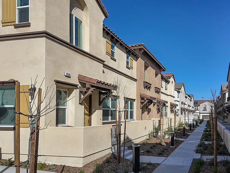 Calista Luxury Townhomes — Photo 28