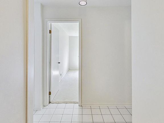 3rd image of 3110 Pheasant Creek Dr APT 207