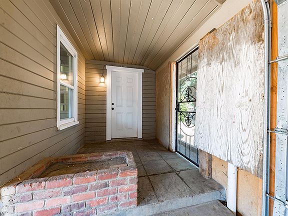 3rd image of 4810 E Washington Ave