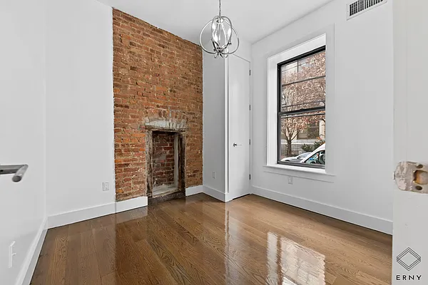 Rented by ERNY LLC | media 24