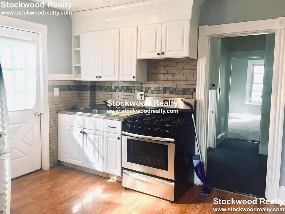 1st image of 104 Crescent St #2