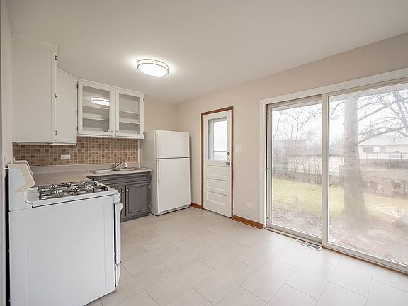 4th image of 37 N Cedar Ln