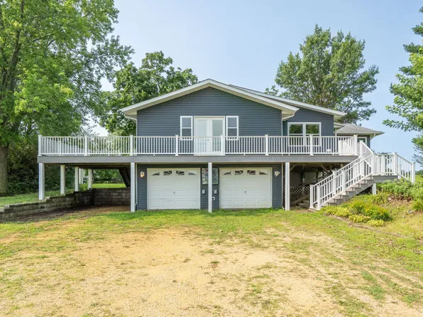 1527 11th St, De Witt, IA 52742