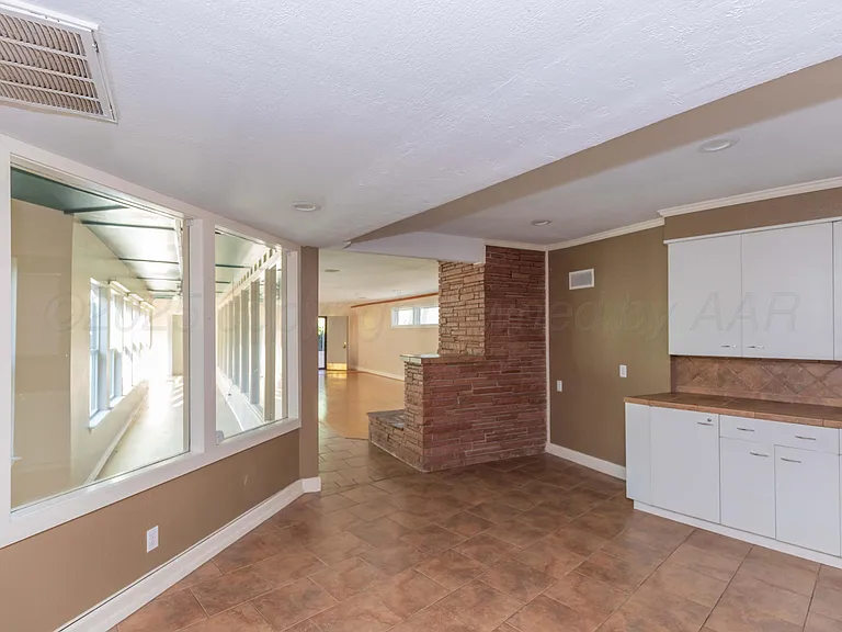 2601 S Ong St — Photo 15