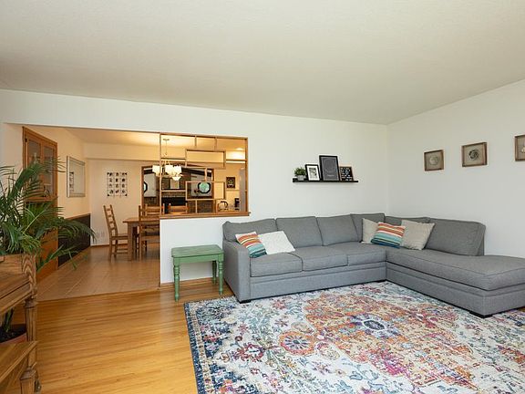 4th image of 3309 W 132nd St