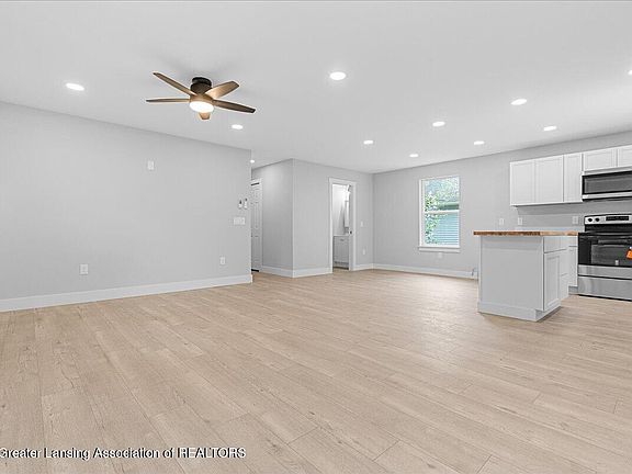 4th image of 1737 Lyons Ave