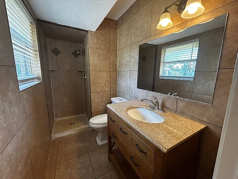 5908 Derek Dr — Photo 11
