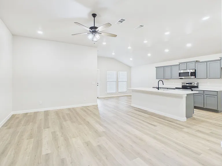 3102 Swenson St — Photo 4