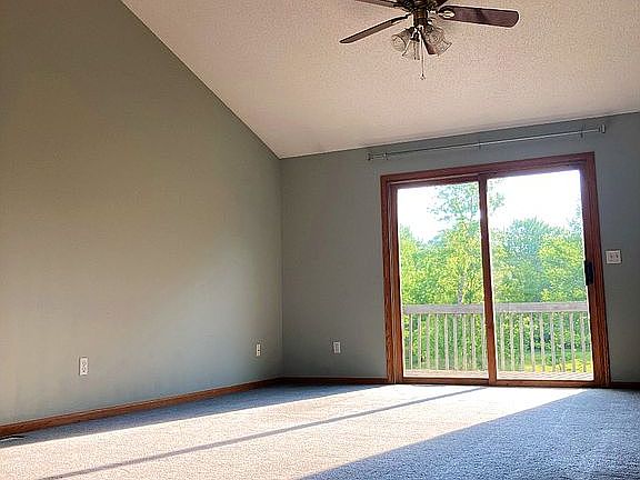 3rd image of 195 Parkview Ct