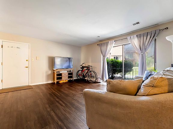 2nd image of 4827 W 109th St APT 101