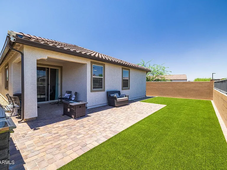 8924 W Solano Dr — Photo 27