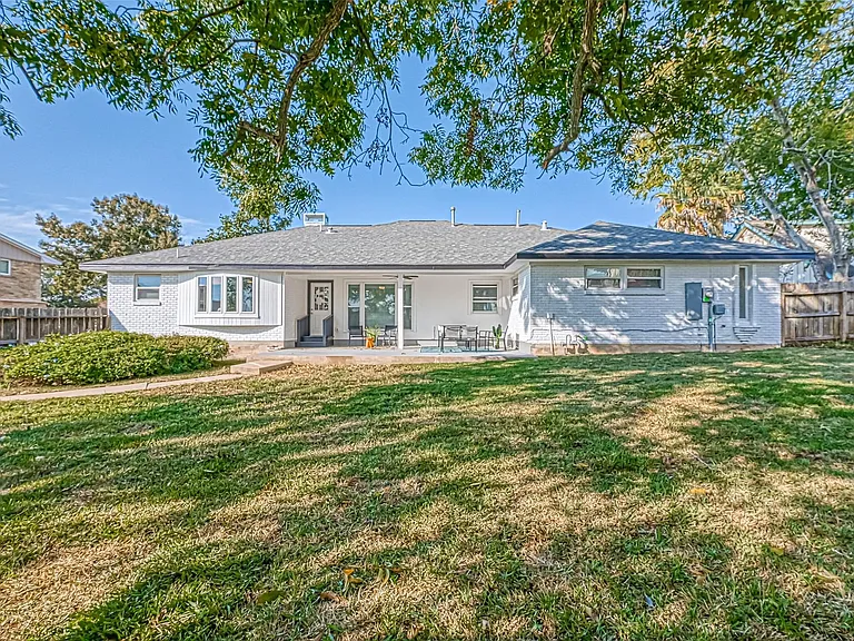 1310 Antigua Ln — Photo 19