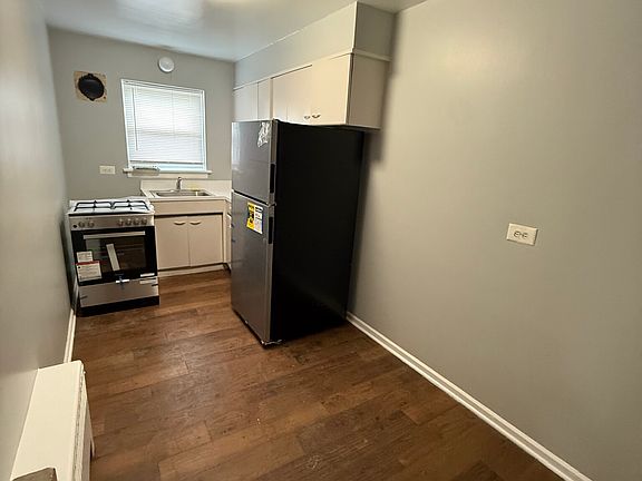 2nd image of 2754 N Shore Ave #2N