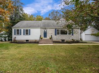 274 Greenbrook Rd, Green Brook, NJ 08812