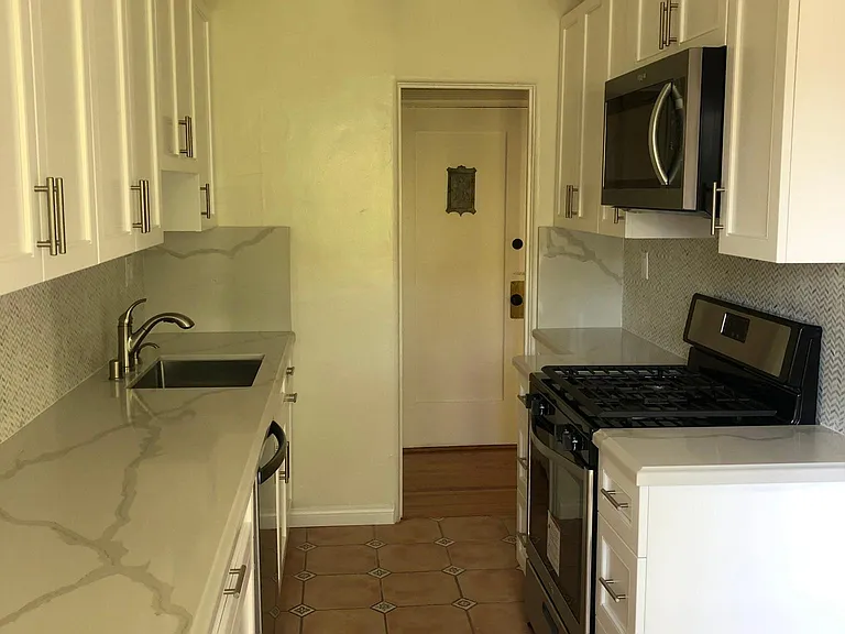 802 N Sweetzer Ave #204 — Photo 6