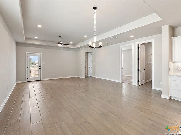 4th image of 735 Langston Ln