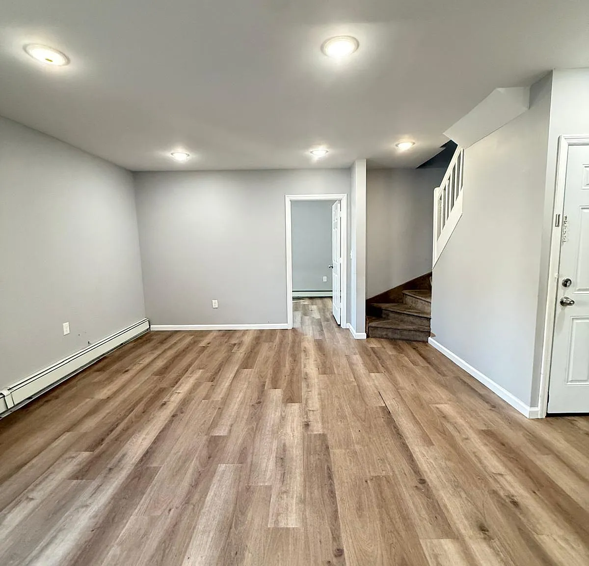 4 bed, 1200 sqft, $3,200 — Photo 2