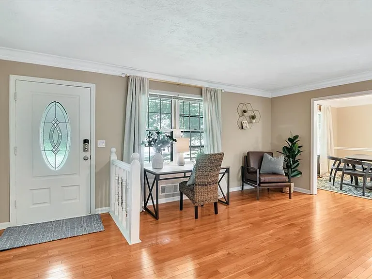Edward Ct — Photo 4