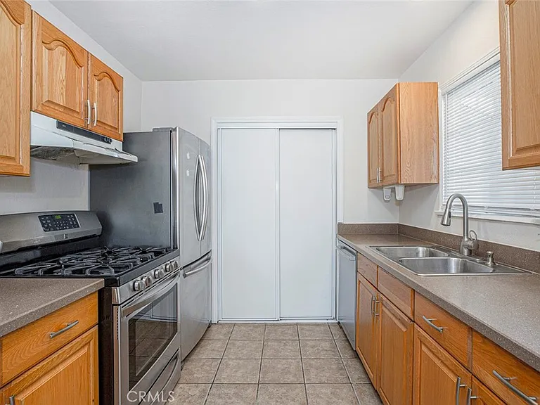 7820 Lasaine Ave — Photo 7