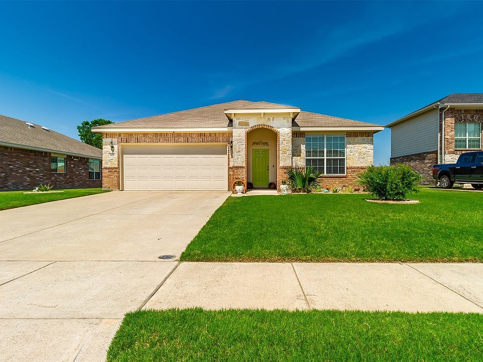 1st image of 325 Eagle Dr