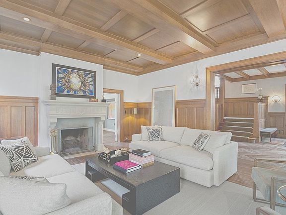 4th image of 2655 N Lake Dr
