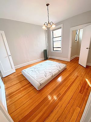 5th image of 30-29 33rd St #2R