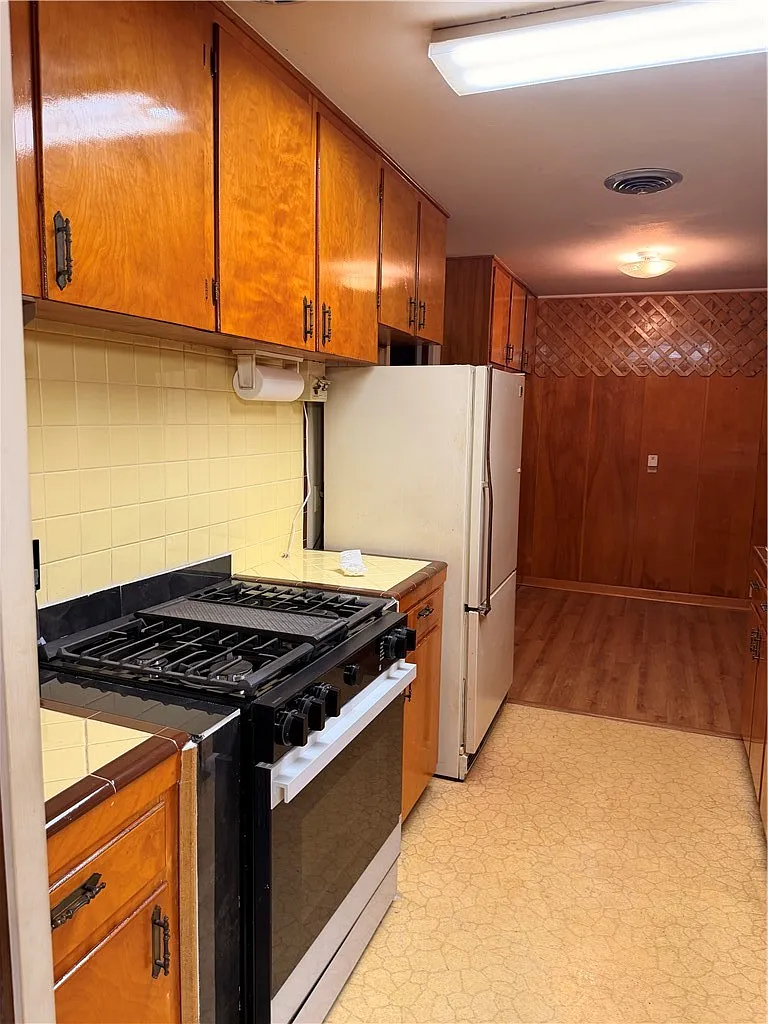 3 bed, 1.5 bath, 1617 sqft, $1,550 — Photo 4