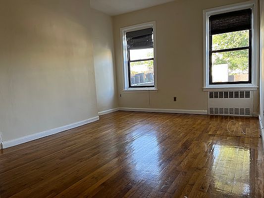 3rd image of 571 5th St #3R