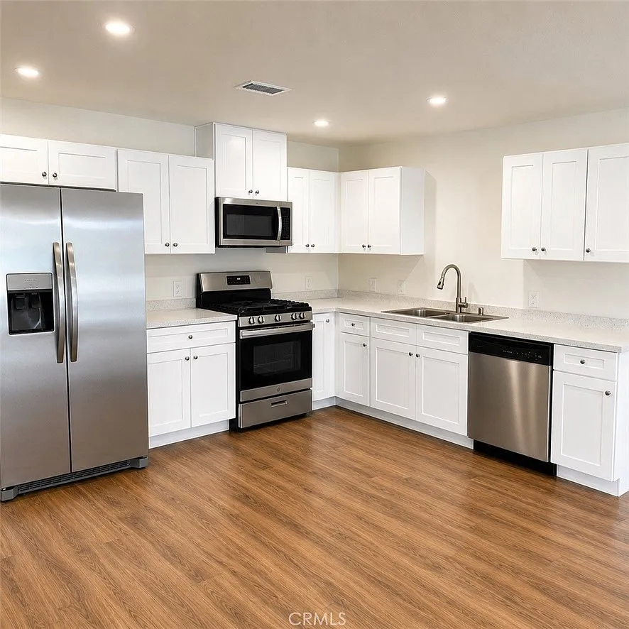 3 bed, 1150 sqft, $4,000 — Photo 1