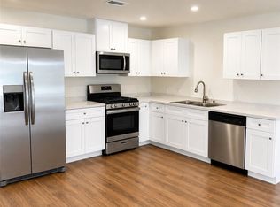 1040 El Camino Dr APT B, Costa Mesa, CA 92626