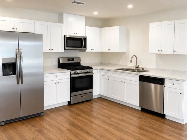 1040 El Camino Dr APT B, Costa Mesa, CA 92626
