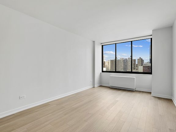 4th image of 200 W 60th St APT 15E